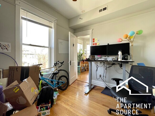 Building Photo - 3113 W Wilson Ave