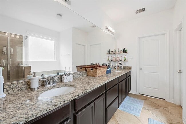 Building Photo - 10009 Boulder Bend Ln