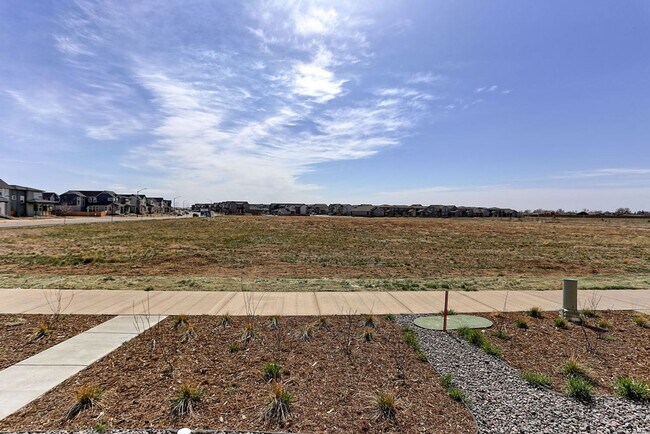Building Photo - 3 Bedroom 3 Bath in Mosaic!