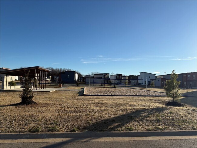 Building Photo - 831 States Ave