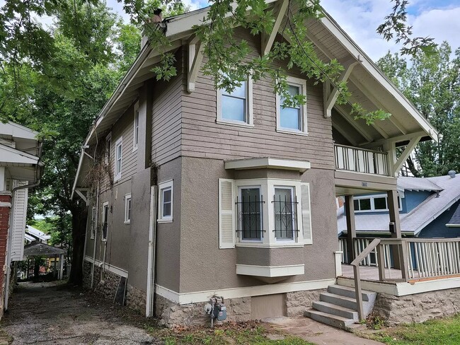Building Photo - 3-bedroom, 2-bathroom home located in the heart of Kansas City, MO