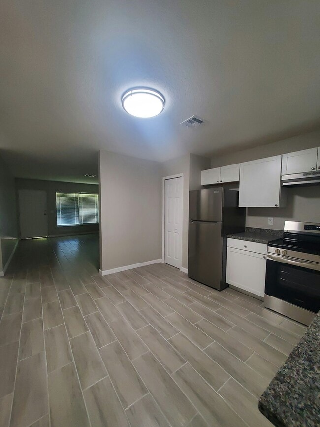 Building Photo - 3300 S 7th St