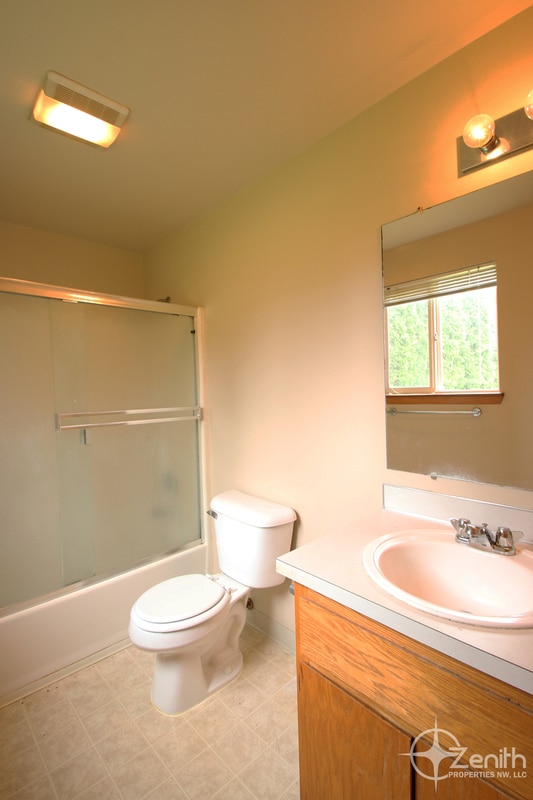 Building Photo - 4706 NE 132nd Pl