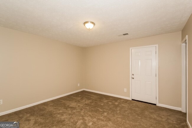 Building Photo - 8495 N Pond Dr