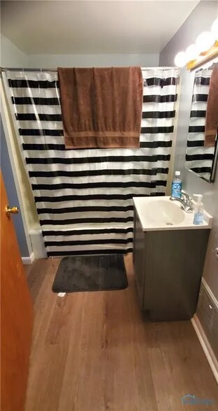 Building Photo - 21 Magyar St