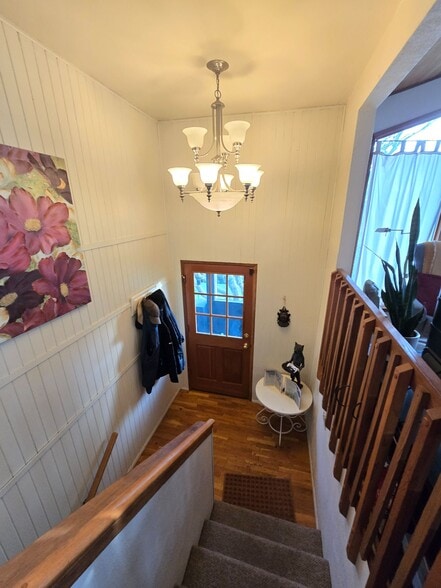 Building Photo - 721 Cherry Ave NE