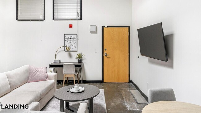 Building Photo - 700 Everett St