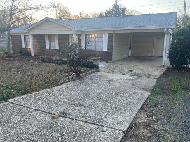 Building Photo - 3425 Pne Crst Rd