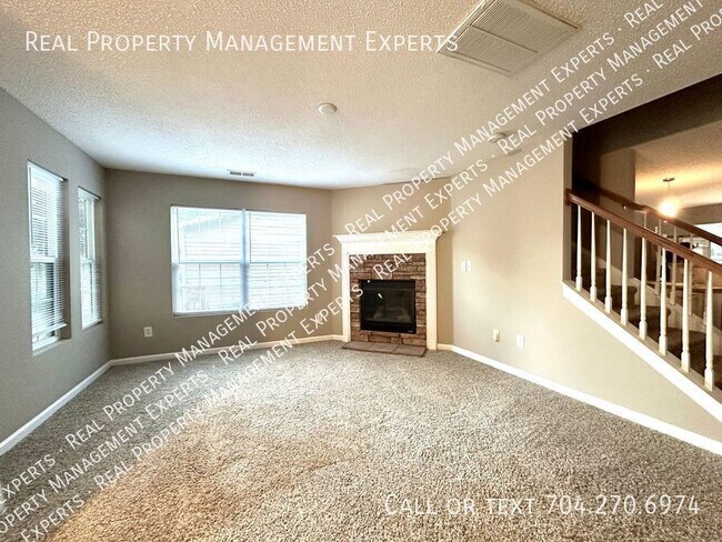 Building Photo - **MOVE IN SPECIAL!**Charming 3BR/2.5BR hom...