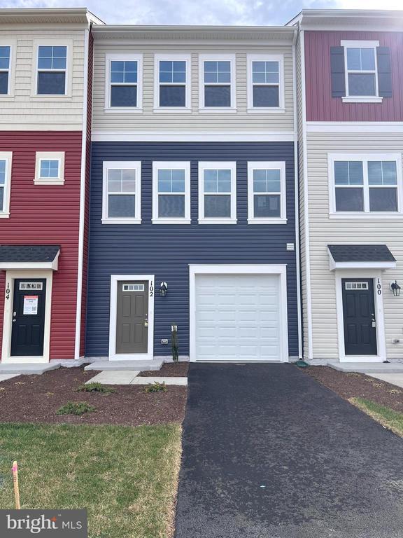 Building Photo - 102 FLAXEN MANE Ct