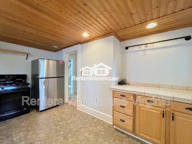 Building Photo - 9022 Chesapeake Blvd