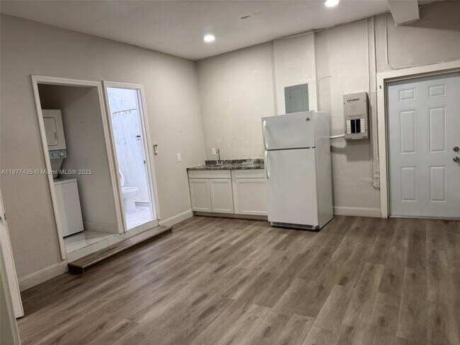 Building Photo - 1500 SW 152nd Pl