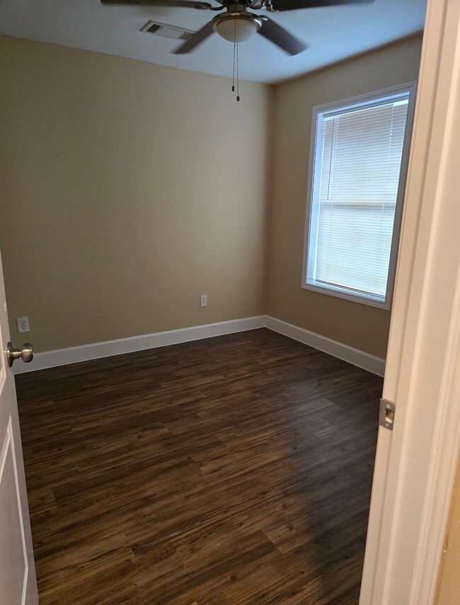 Building Photo - 2023 Barnsley Ln