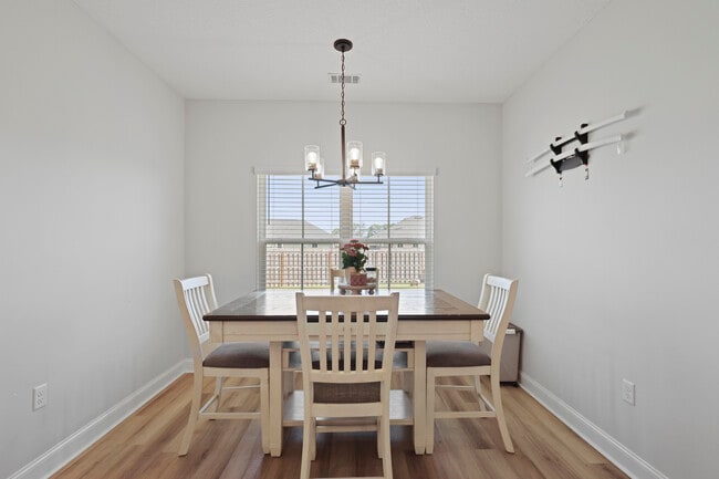 Building Photo - 568 Abode Ave