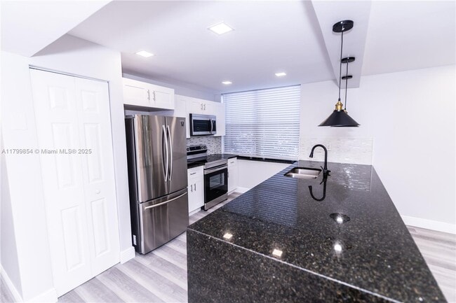 Building Photo - 450 Egret Cir
