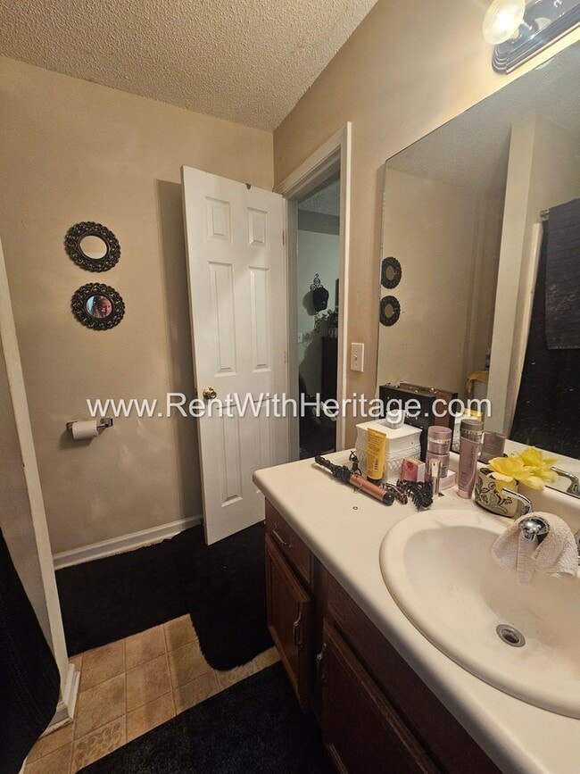 Building Photo - THIS HOME IS GORGEOUS!....ALL THE UPGRADES...