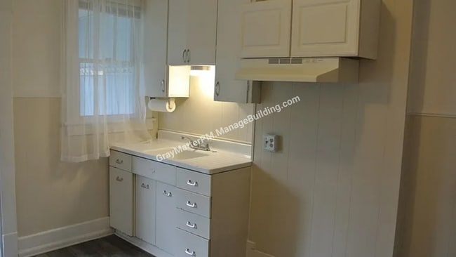 Building Photo - 861 Priestley Ave