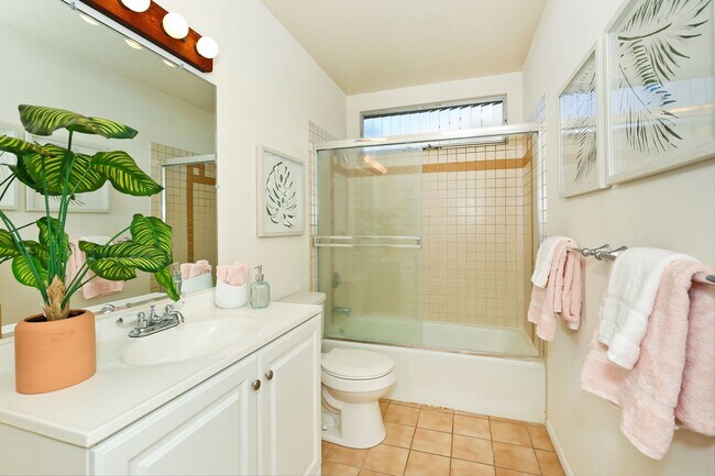 Building Photo - Spacious 3-bedroom, 2 bath home in Kailua