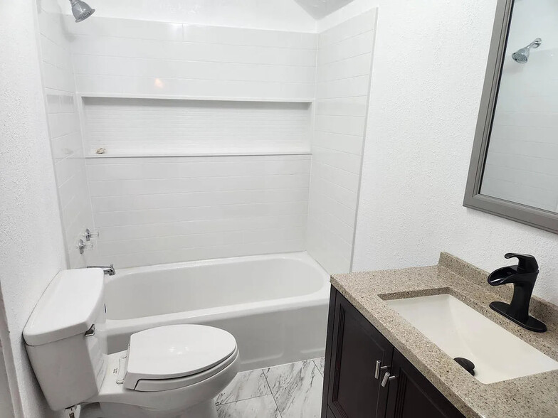 Upstairs Bathroom - 24408 60th Pl