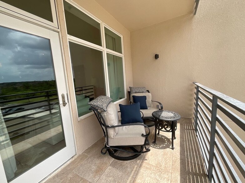 Building Photo - 17902 La Cantera Pkwy