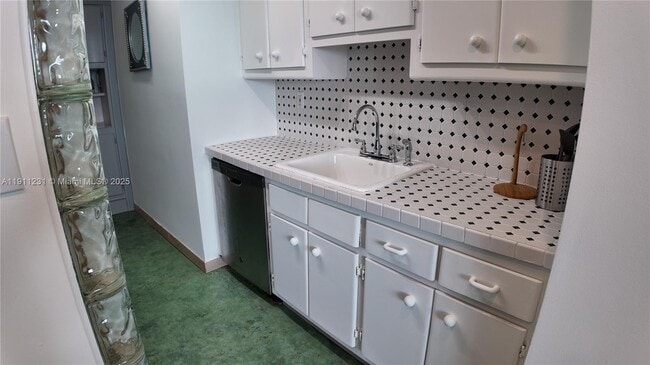 Building Photo - 100 Lincoln Rd