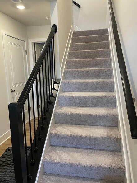 Building Photo - 1235 Greylock Ln