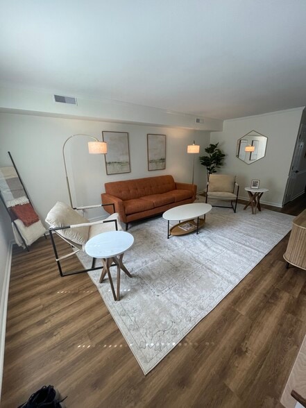 Building Photo - 3751 Jamestown Cir