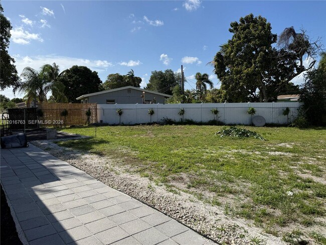 Building Photo - 1606 NW 12th Ave