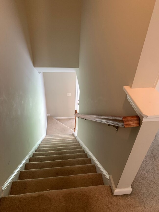 Building Photo - Perfectly Located 2 Bedroom Suite Townhome...