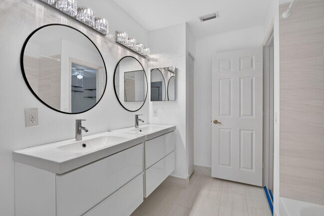 Building Photo - 7087 NW 78th Pl