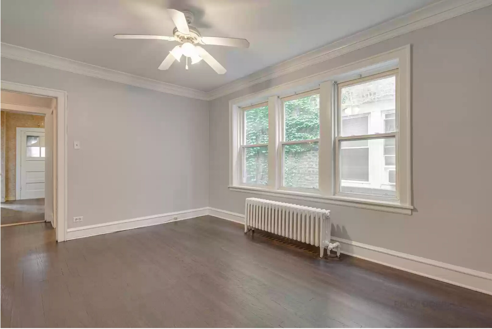 Dining room - 5725 N Bernard St