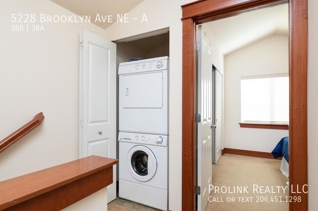 Building Photo - 5228 Brooklyn Ave NE