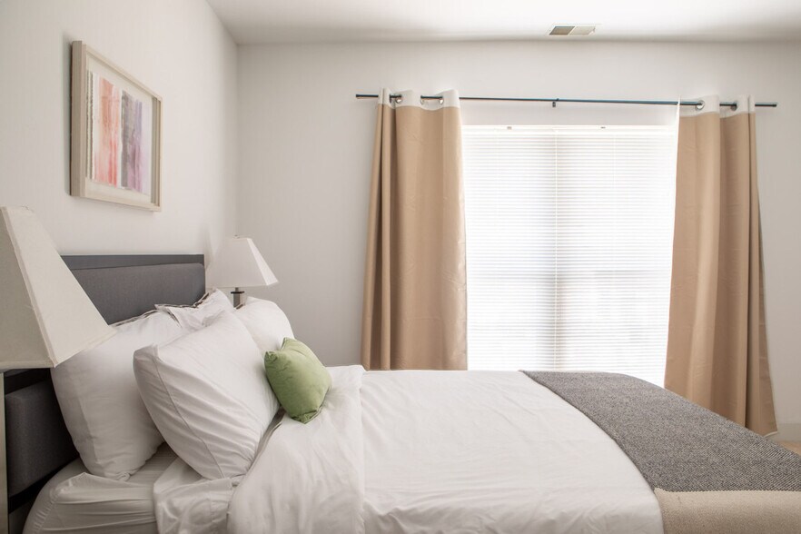 Building Photo - 145 N Jackson St