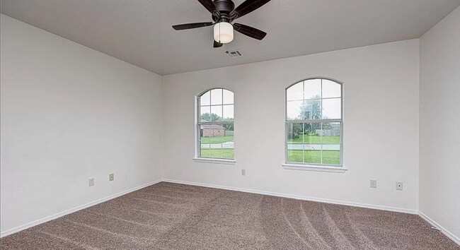 Building Photo - Beautiful 3 Bedroom, 2 Bathroom Home in Ce...