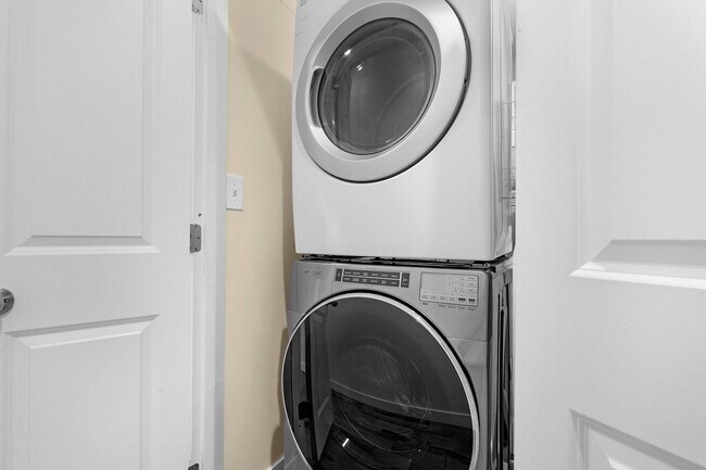 Building Photo - 212 E Chase St