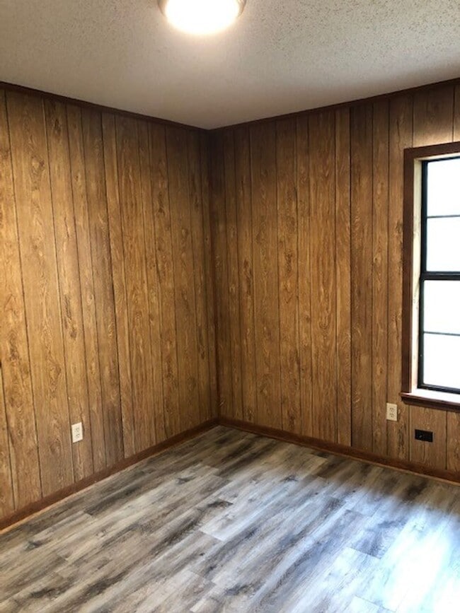 Building Photo - Renovated 3 Bedroom 1 Bath Home on 1 Acre for Rent!