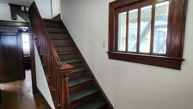 Building Photo - Four Bedroom Single Family Home in Bradford PA! Off Street Parking!