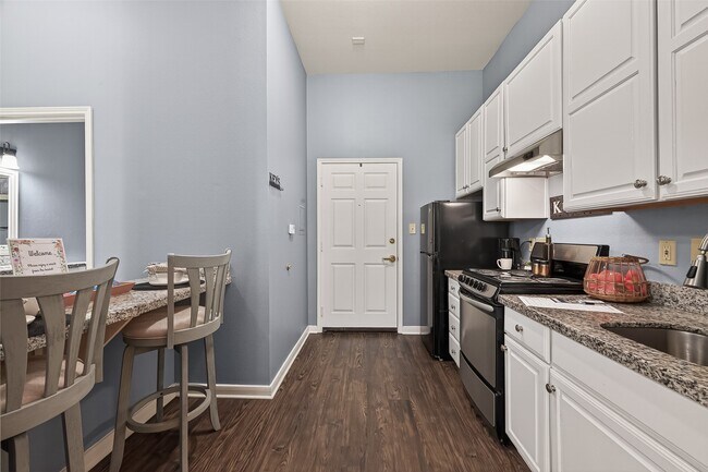 Building Photo - 929 Rockmead Dr