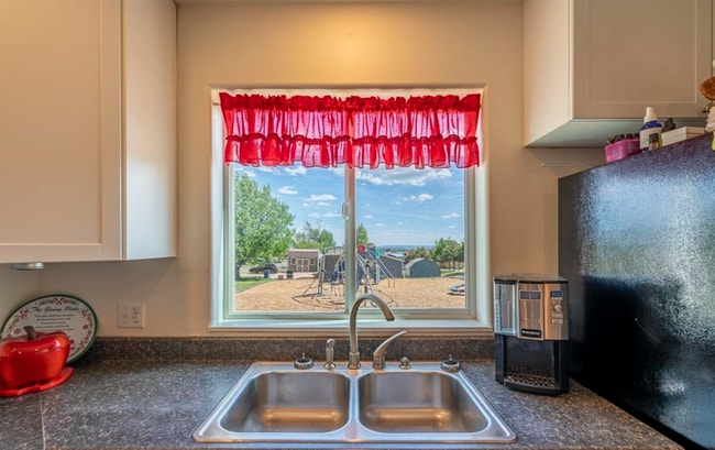 Building Photo - Three Bedroom Bayfield House Available for...