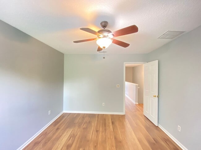 Building Photo - 5 bed / 2.5 bath Lake Nona Townhome!
