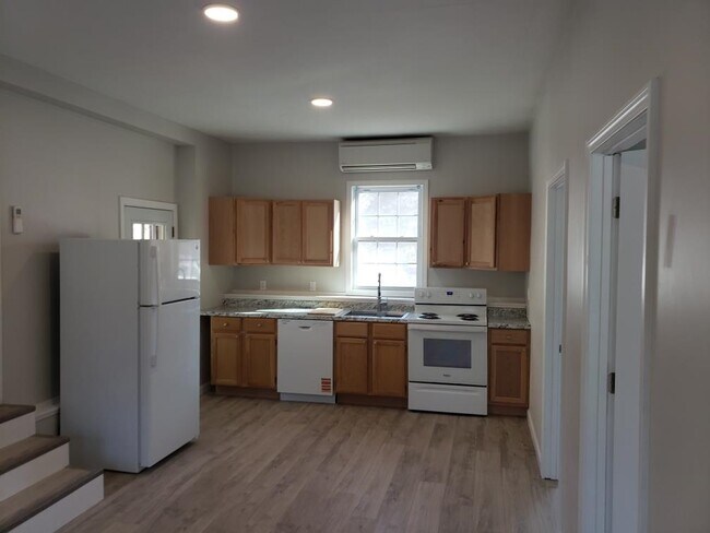 Building Photo - 2 Bancroft Rd