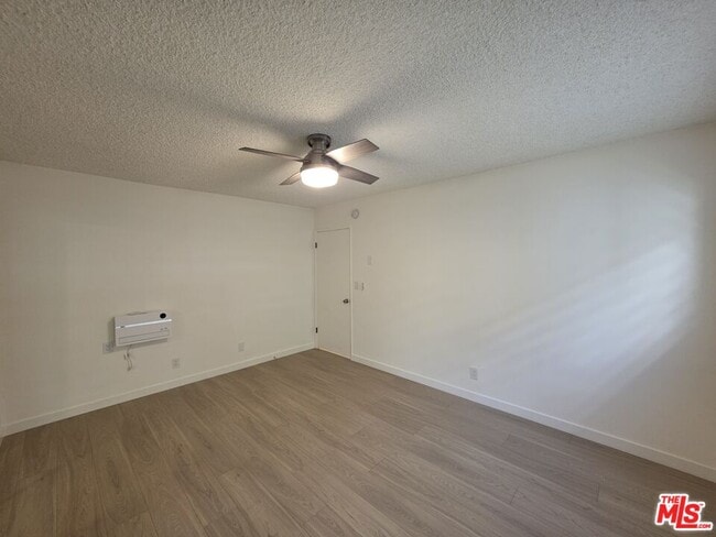 Building Photo - 10815 Rose Ave