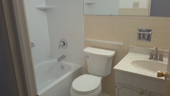 Building Photo - 9663 Yorkshire Estates Dr