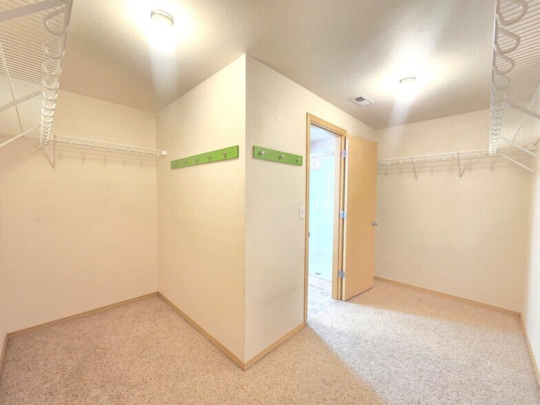 Building Photo - 7008 S Lucas St