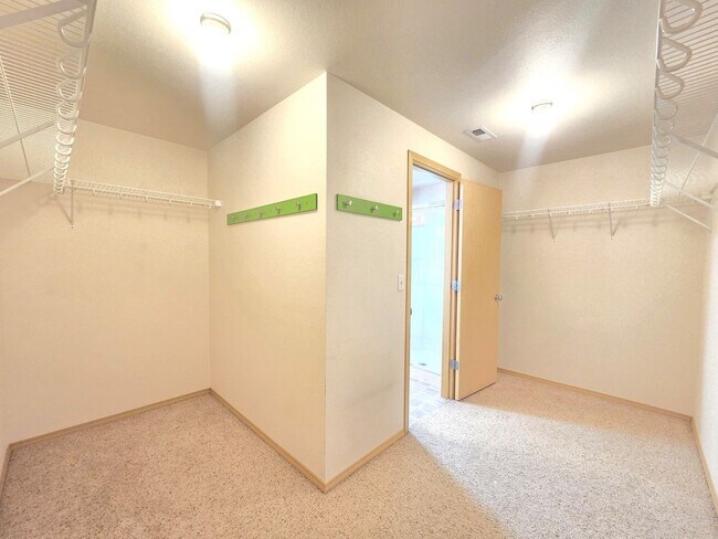Building Photo - 7008 S Lucas St