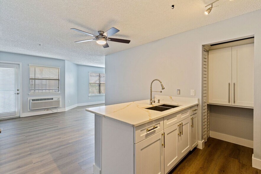 Building Photo - 11901 4th St N