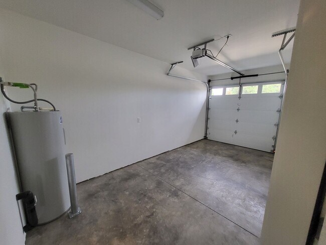 Building Photo - 61570 SE Lucia St