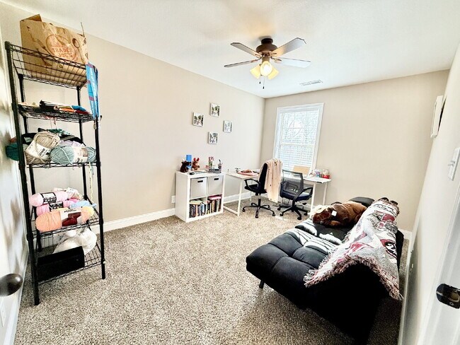 Building Photo - For Rent: Modern 3 Bed, 2.5 Bath Home on S...