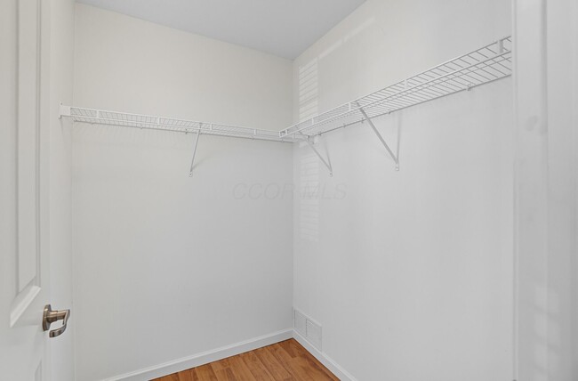 Building Photo - 5468 Nottinghamshire Ln