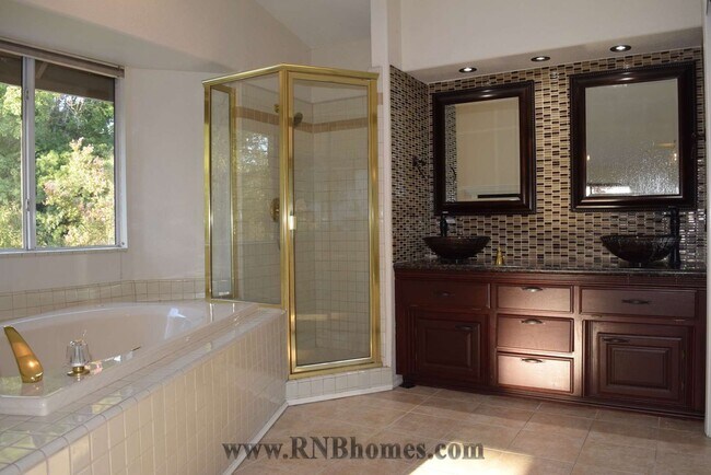 Building Photo - 303 Ironwood Cir